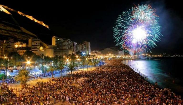 Las Brisas Del Mediterraneo Alicante Bagian luar foto